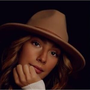 NWOT Camel Colored Fedora With Leather Band And Gold Toned Beads